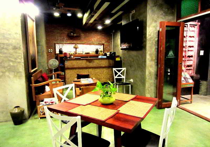 Food & Drinks 5, De Wiangkumkam Hotel, Saraphi