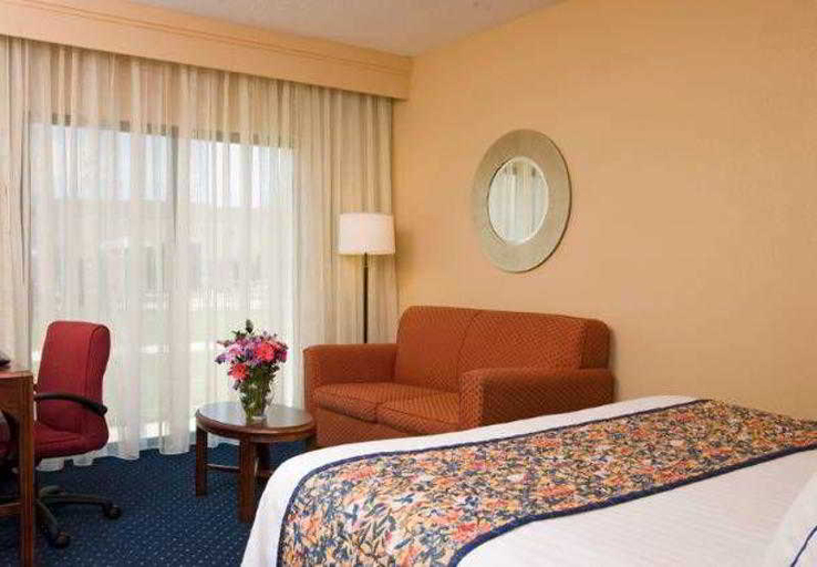 Bedroom 2, Courtyard by Marriott Minneapolis-St. Paul Airport, Dakota