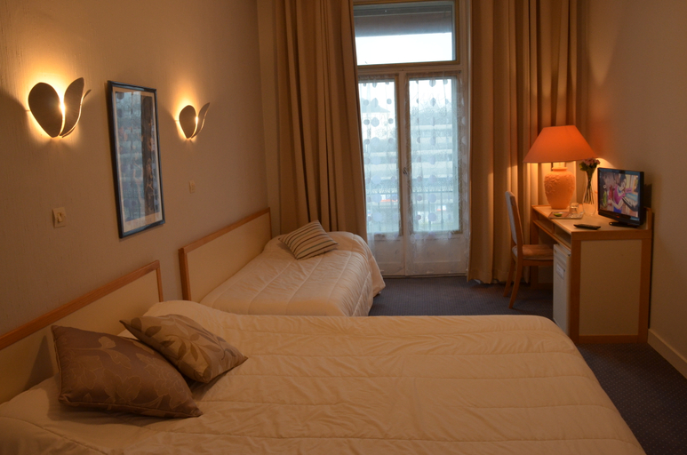Bedroom 4, Hotel De Bourgogne, Loire-Atlantique
