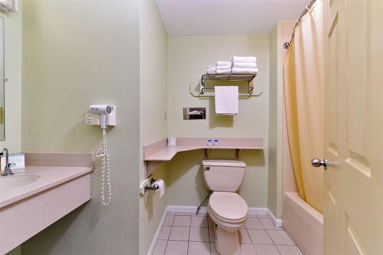 Bathroom, Red Carpet Inn and Suites - Cheshire, New Haven