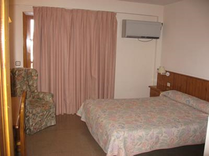 Bedroom 3, Hotel Anaya, Huesca