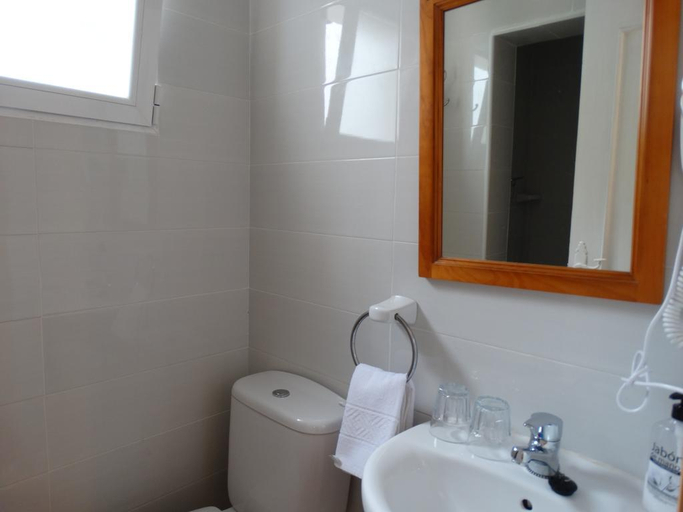 Bathroom 4, Hostal La Paloma I, Alicante