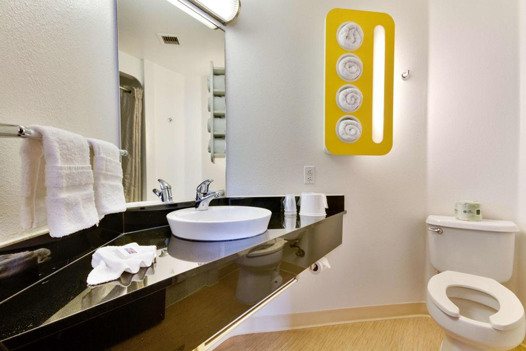 Bathroom 4, Motel 6 Lewisville, TX - Dallas, Denton