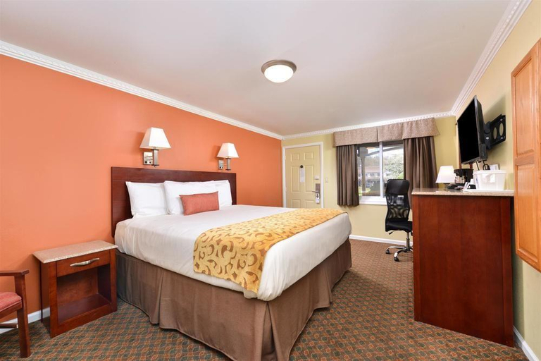 Bedroom 4, Red Carpet Inn and Suites - Cheshire, New Haven