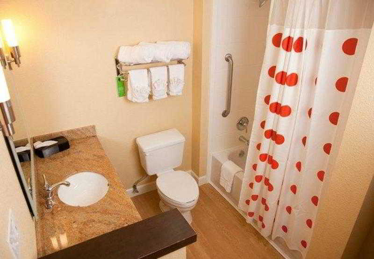 Bathroom 4, TownePlace Suites Lake Jackson Clute, Brazoria