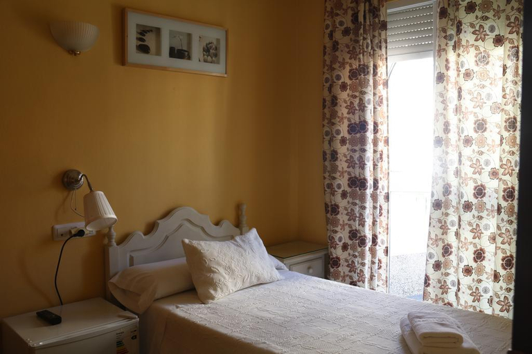 Bedroom 5, Hostal Restaurante La Giralda, Cádiz