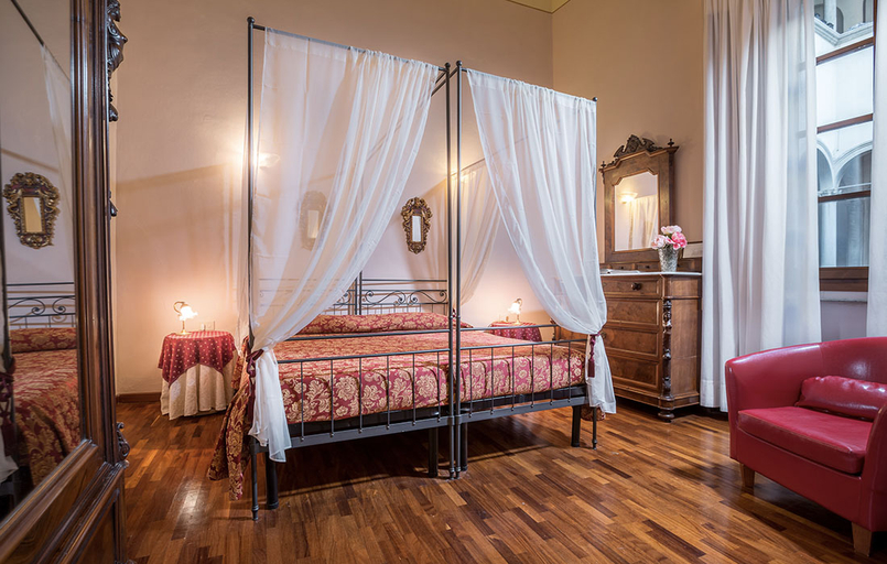 Bedroom 2, Torre Guelfa Palazzo Acciaiuoli, Florence