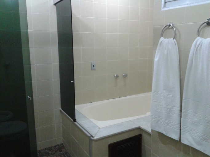 Bathroom 5, Crillon Palace Hotel, Londrina