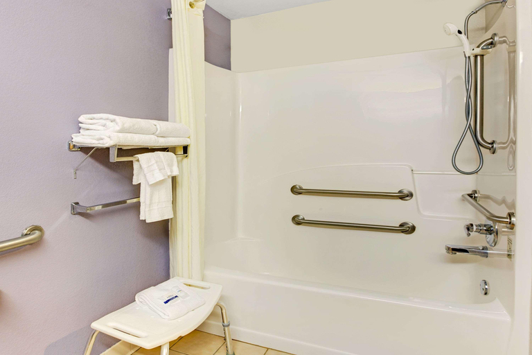 Bathroom 3, Microtel Inn & Suites By Wyndham Cherokee, Jackson
