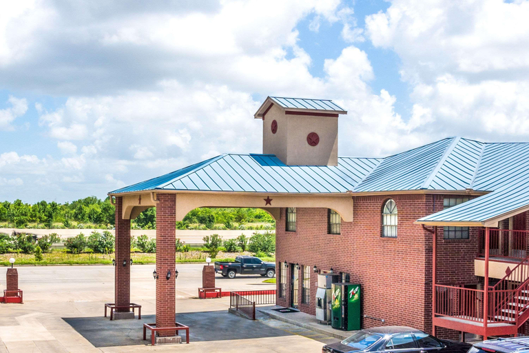 Exterior & Views 1, Express Inn & Suites Houston Katy, Houston