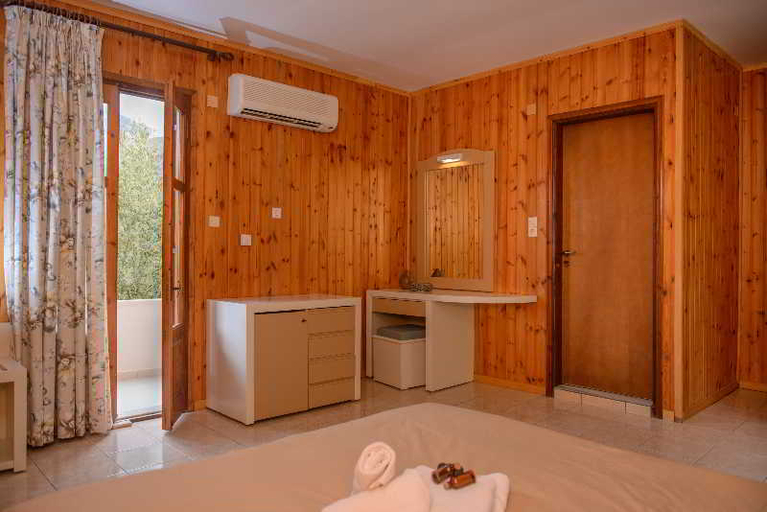 Bathroom 4, Idi, Faistos