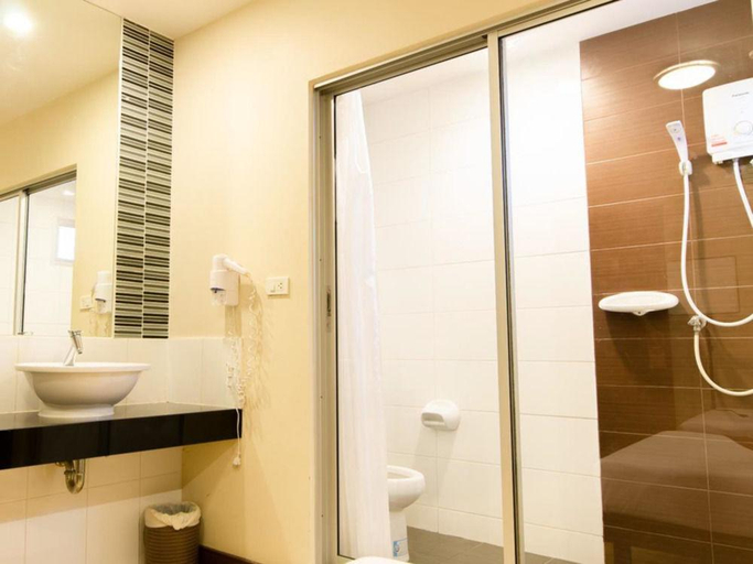 Bathroom 5, Sleep With Inn, Phra Nakhon