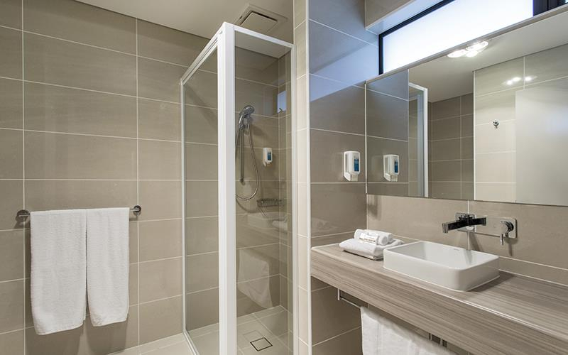 Bathroom 5, Foreshore Hotel, Clarence