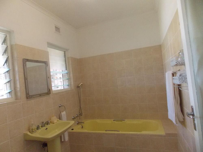 Bathroom 4, 122 on Krantzview Guesthouse, eThekwini