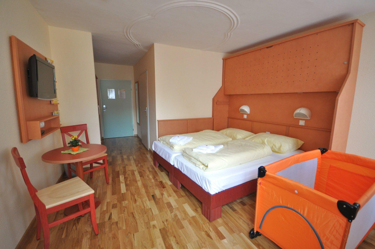 Bedroom 3, JUFA Hotel Meersburg, Bodenseekreis