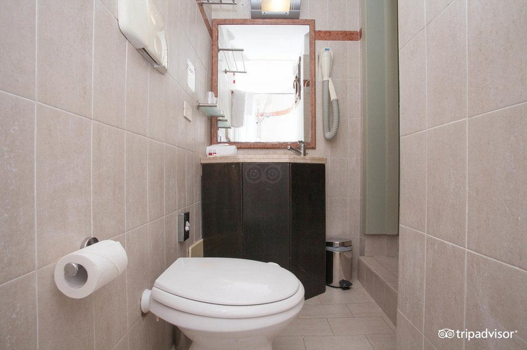 Bathroom 5, Le Cale D' Otranto Resort, Lecce