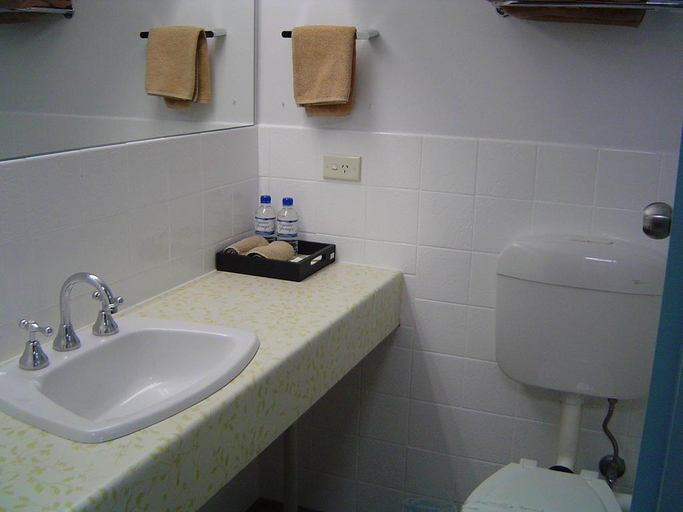 Bathroom 5, Matador Motor Inn, Coffs Harbour - Pt A