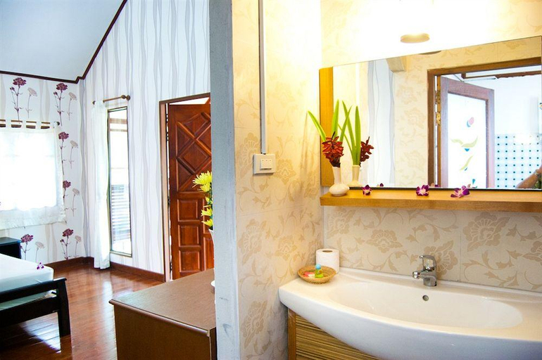 Bathroom 4, Sayang Beach Resort, Ko Lanta