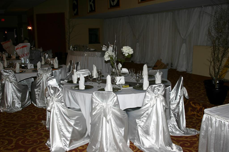 Food & Drinks 5, FairBridge Inn Express at Windsor Oaks, White