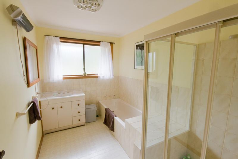 Bathroom 3, Derwent Vista Holiday House, Glenorchy