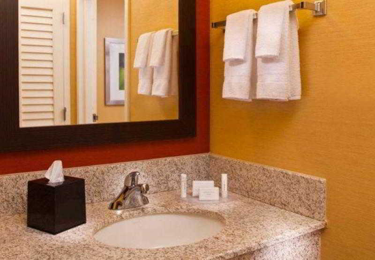 Bathroom 4, Spark by Hilton Birmingham Colonnade, Jefferson