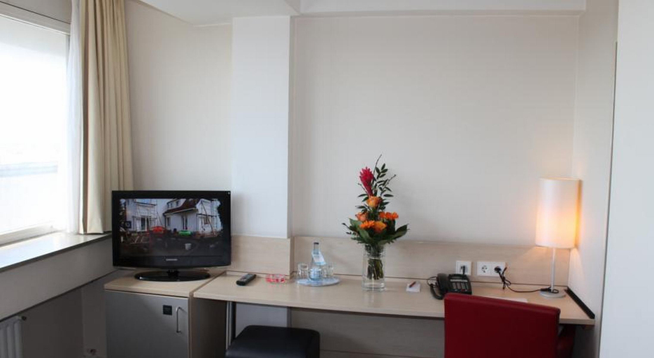 Bedroom 3, enjoy Hotel am Studio, Berlin