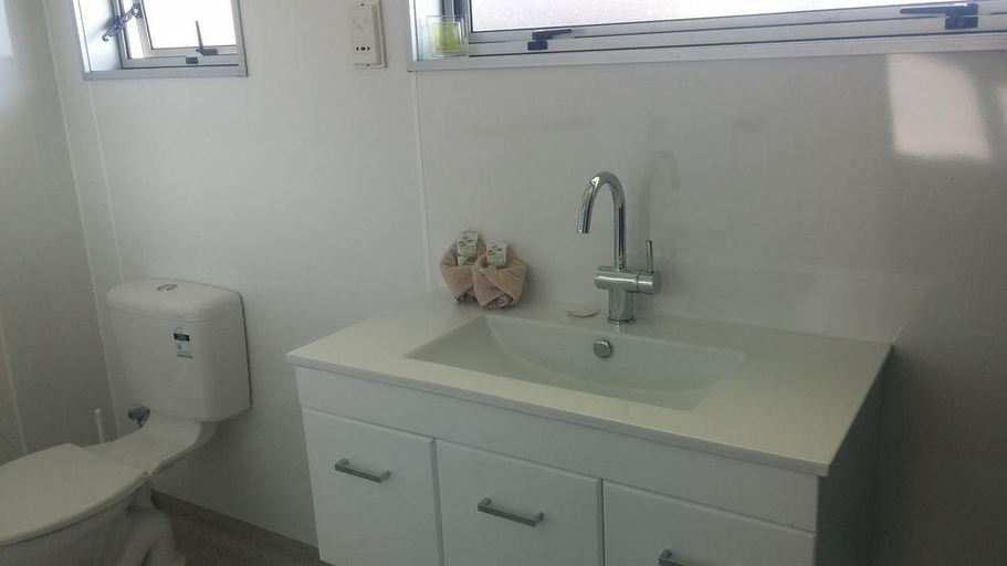 Bathroom 4, Raymar Motor Inn, Marlborough