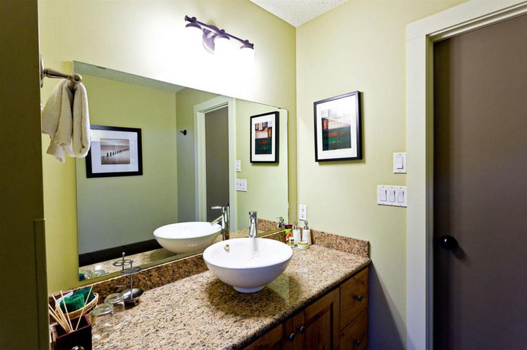 Bathroom 4, Red Tree Lodge, East Kootenay