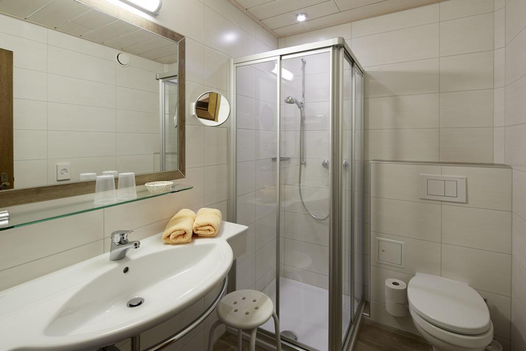 Bathroom 4, Hotel Rustika, Reutte