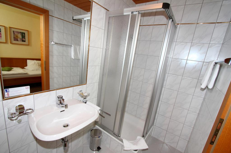 Bathroom 4, Hotel Garni Romantika, Imst