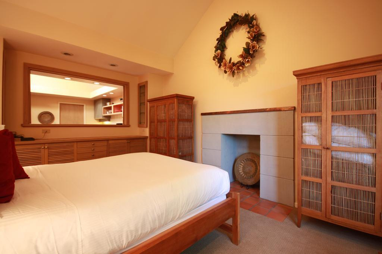 Bedroom 4, Spinnakers Brew Pub & Guest Houses, Capital