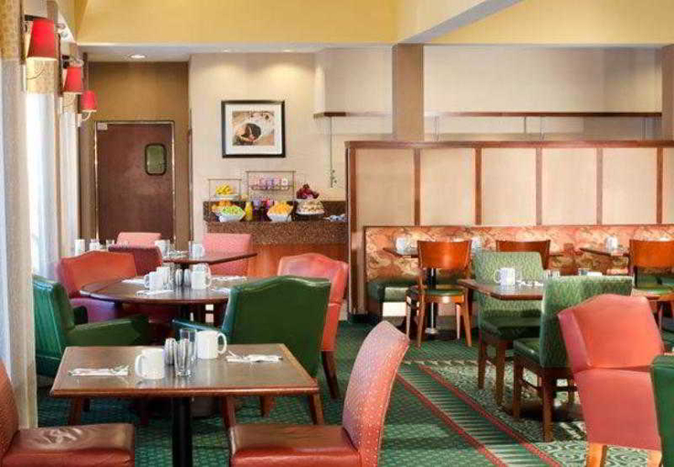 Food & Drinks 5, Courtyard Rockford, Winnebago