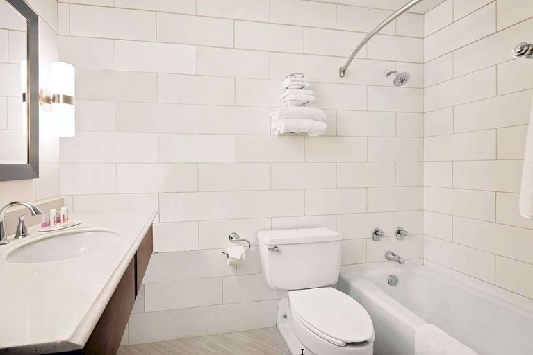 Bathroom 4, Days Inn by Wyndham Brookings, Brookings