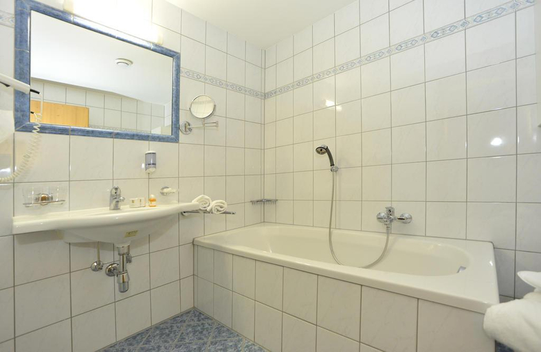 Bathroom, Hotel Möderle, Imst