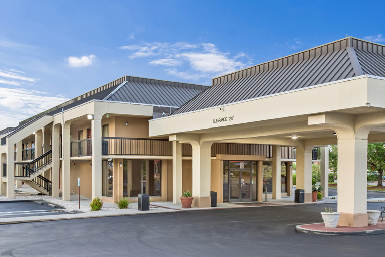 Exterior & Views 1, Red Roof Inn Wilmington, NC, New Hanover