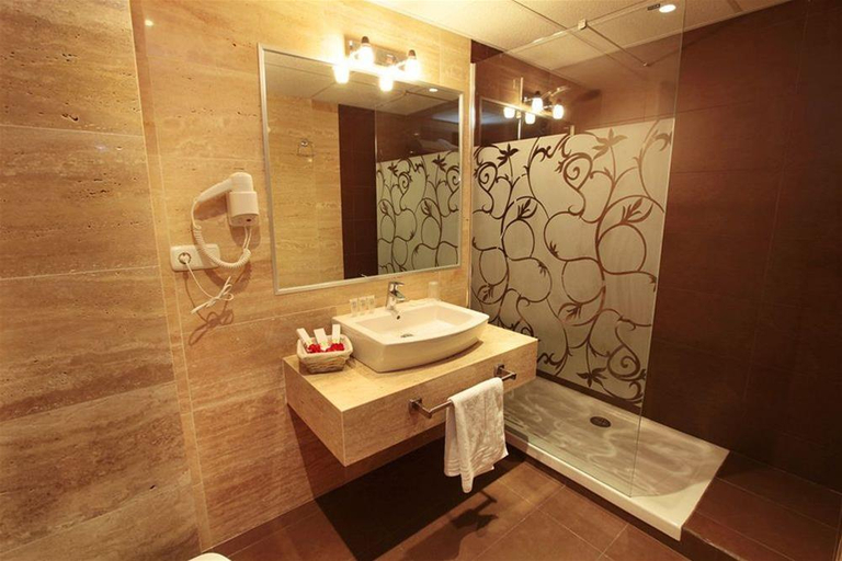 Bathroom 4, Hotel Casablanca, Granada