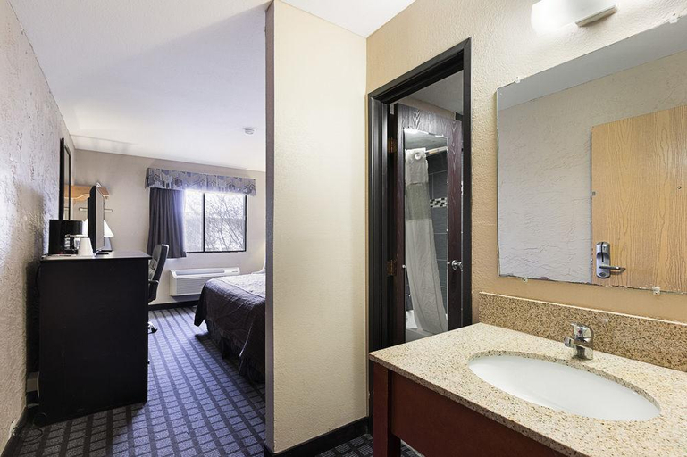 Bathroom 1, Rodeway Inn, Travis