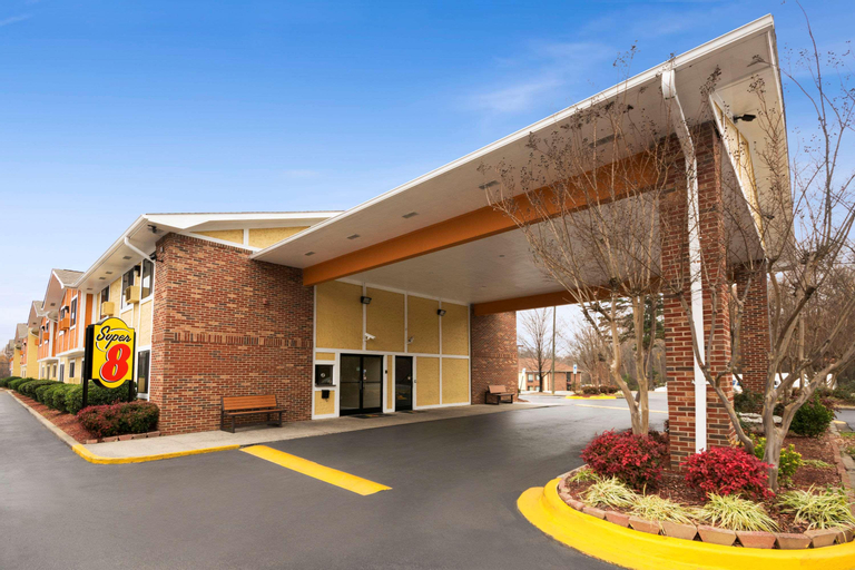 Super 8 by Wyndham Charlotte University, Mecklenburg