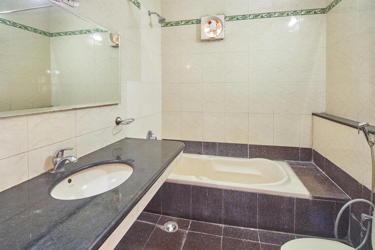 Bathroom 5, Green Coconut Resort, Kancheepuram