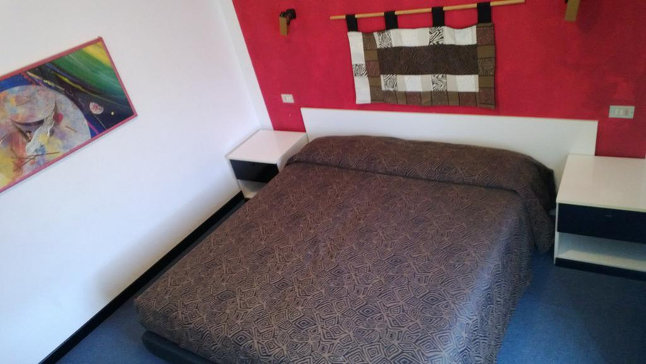 Bedroom 3, Ciclamino, Trento