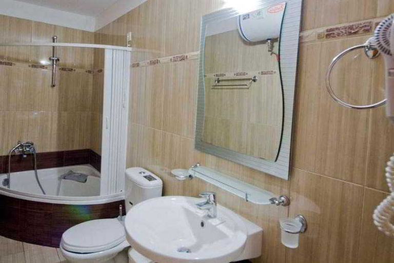 Bathroom 4, Mariamare, Crete