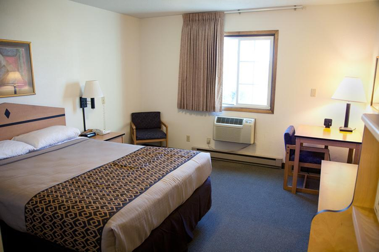 Bedroom 3, Americas Best Value Inn & Suites Atlantic, Cass