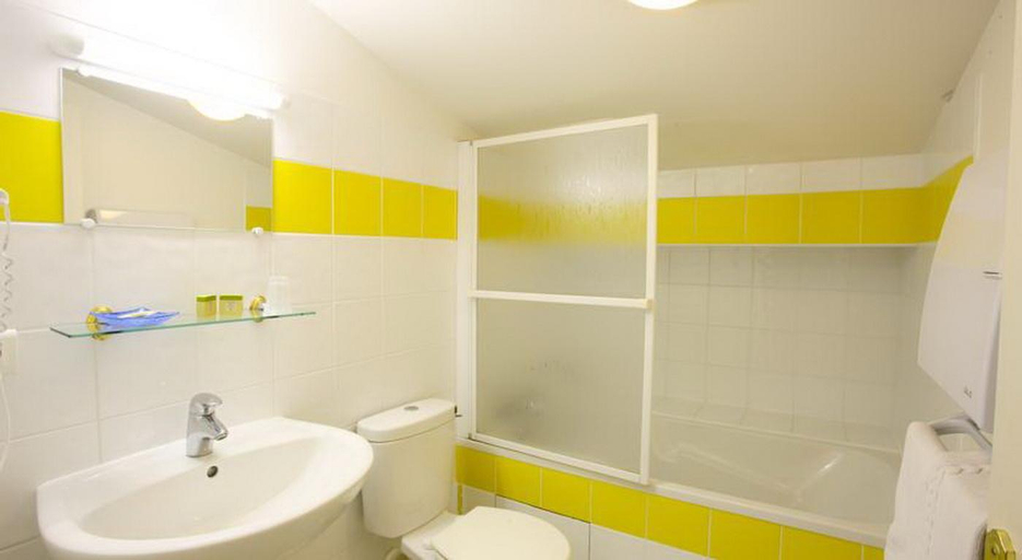 Bathroom 4, Logis Auberge La Cremaillere, Gironde