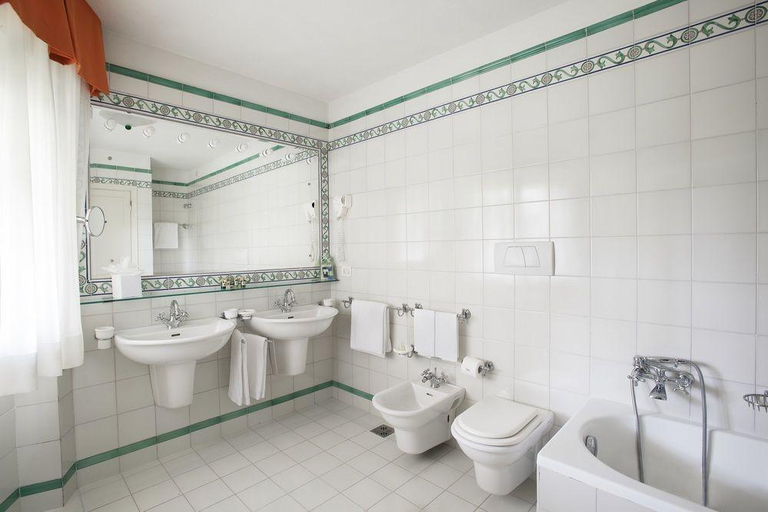 Bathroom 5, Hermitage, Lucca
