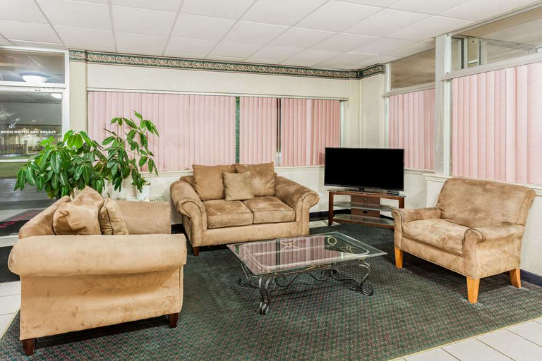 Exterior & Views 2, Ramada by Wyndham Clinton, Custer