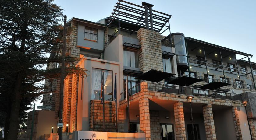 Exterior & Views