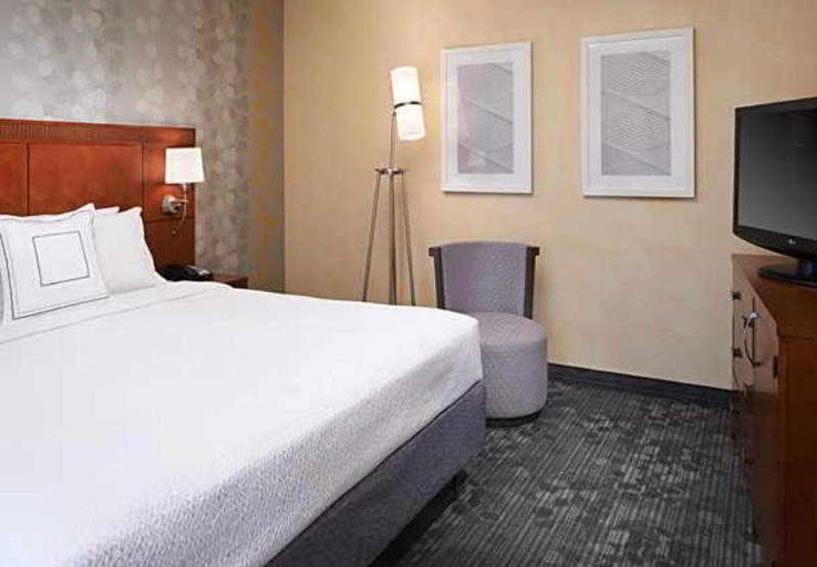 Bedroom 4, Courtyard By Marriott Chicago Deerfield, Cook