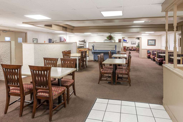 Food & Drinks 5, Ramada by Wyndham Clinton, Custer