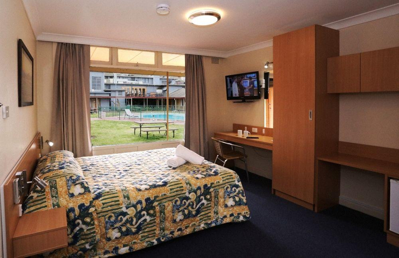 Bedroom 4, Sovereign Inn, Cowra