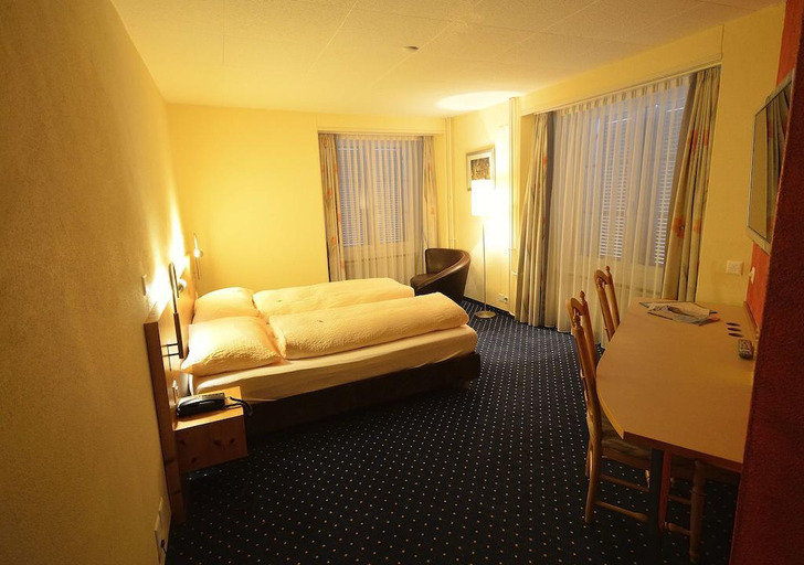 Bedroom 4, Freieck, Plessur